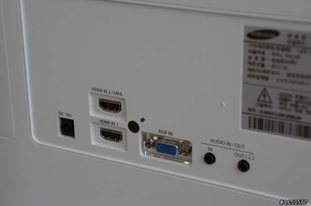 會客室的峇厘島休閒風顯示器：SAMSUNG SB750