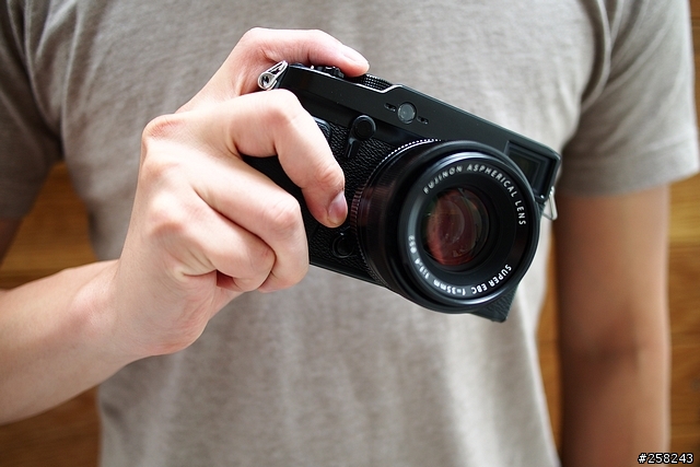 【西西分享】左打全幅機 右打微型單眼？---富士Fujifilm X-Pro1