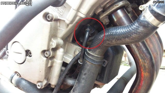 [教學]YAMAHA FZ6S Spec1 更換水箱水，安裝水溫錶、測速器、車充