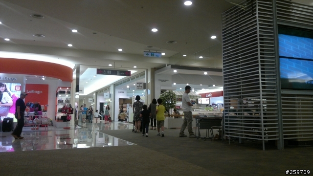 有人想看 ONE X 跟 N8 照相PK嗎? (新增環球室內試拍)