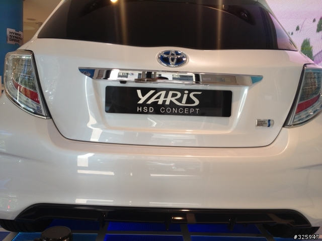 NEW YARIS HYBRID 開   箱