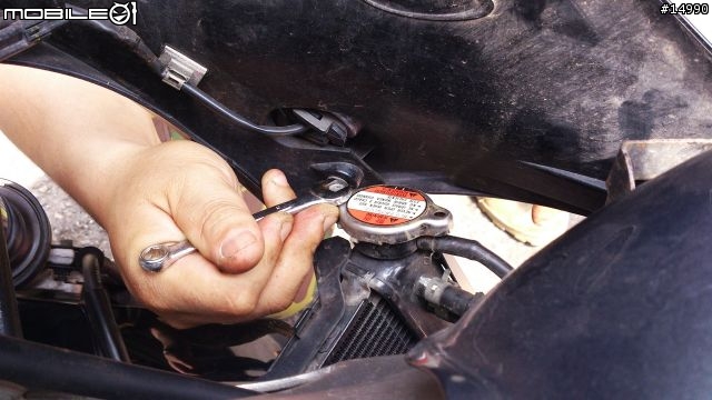 [教學]YAMAHA FZ6S Spec1 更換水箱水，安裝水溫錶、測速器、車充