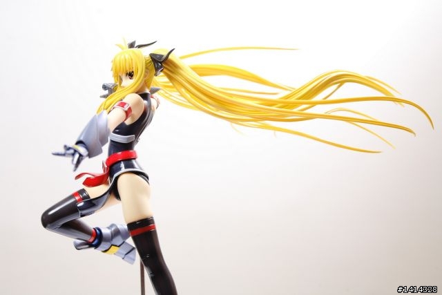 找錯地方躲雨，荷包軍就被雷打到了.......ALTER Fate Get
