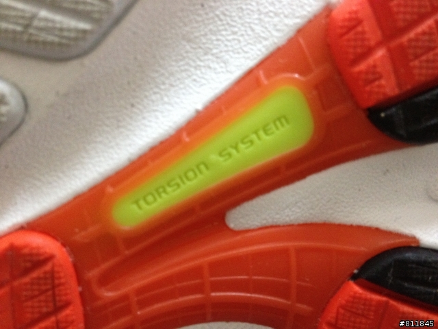 adidas SNOVA Glide 4M 專業型跑者訓練鞋款開箱試穿心得