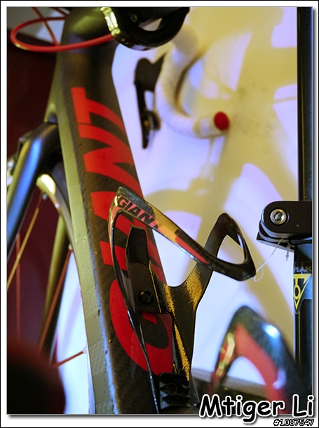 開箱文:我的新戰馬2012 GIANT TCR ADVANCED SL消光黑
