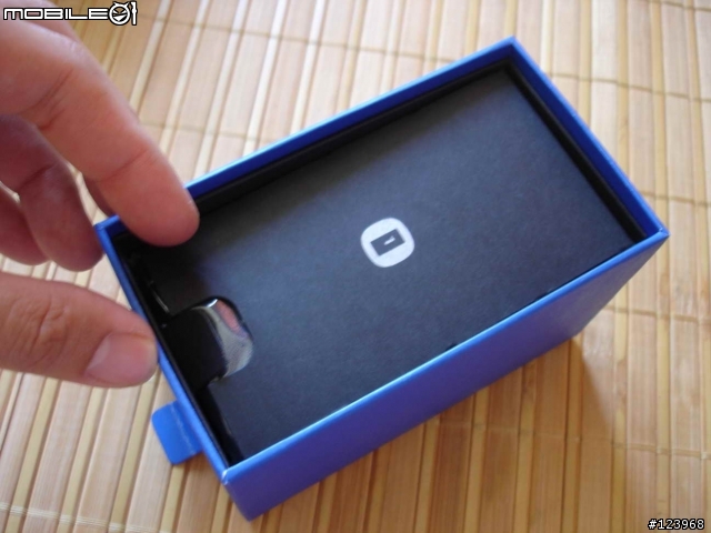 NOKIA N9 白色64G 簡單開箱 5/4 影片更新