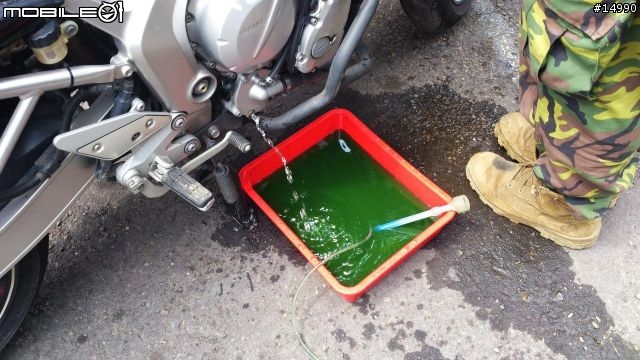 [教學]YAMAHA FZ6S Spec1 更換水箱水，安裝水溫錶、測速器、車充