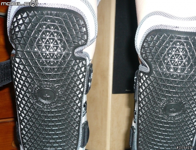 (更新驚人影片)頂級護具:Forcefield Strap On Protector Leg 綁式護膝
