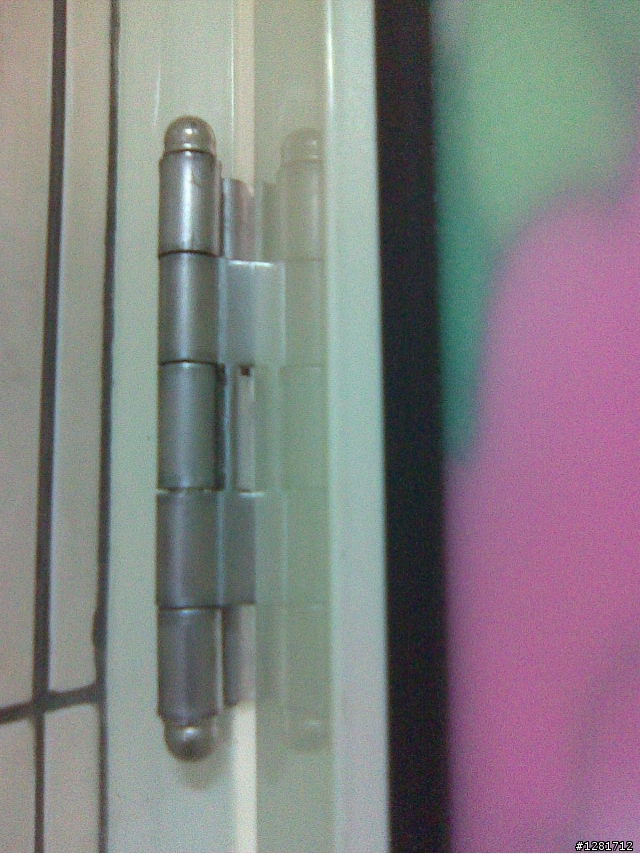 請問，門的五金要怎麼拆(附圖)...