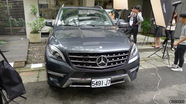 ALL NEW M CLASS ML350 AMG 跑到我家一樓了