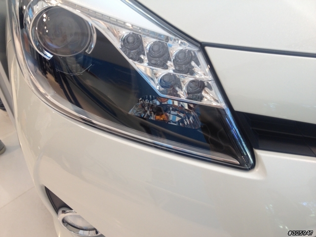 NEW YARIS HYBRID 開   箱
