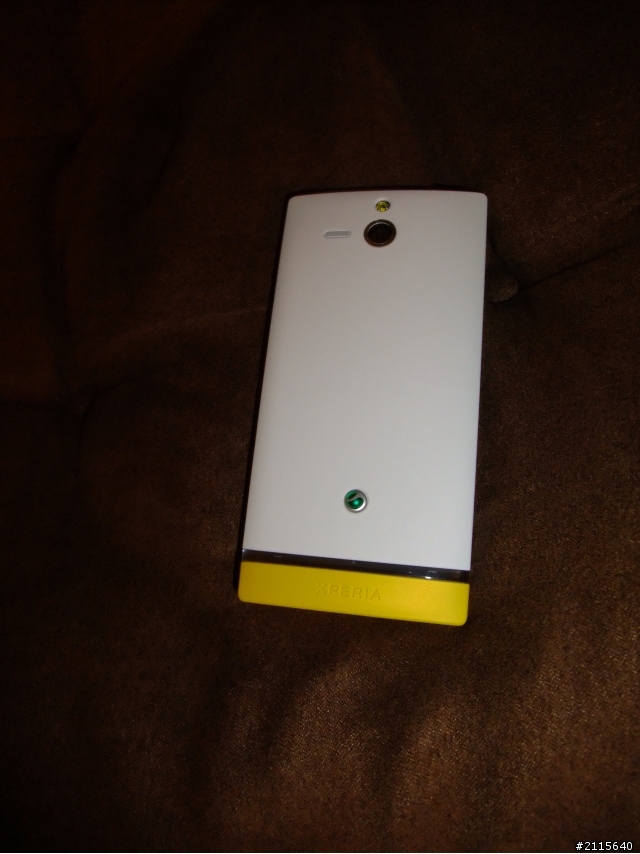SONY  XPERIA U 白/黃 簡易開箱