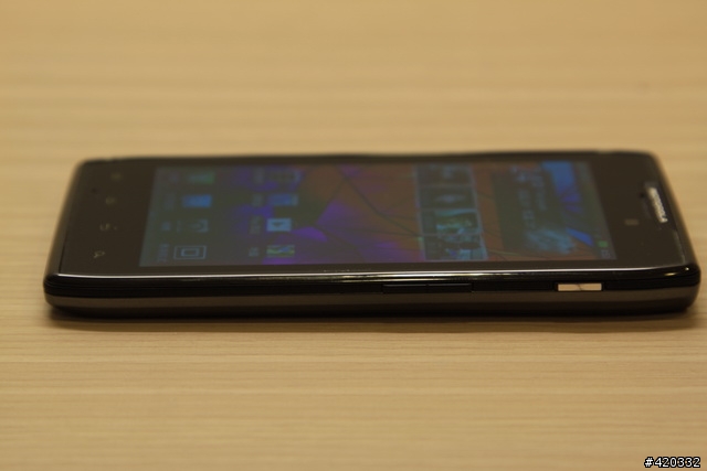 大電量救世主降臨(RAZR Maxx、iPhone 4S、HTC One X、SAMSUNG SII電力大亂鬥 )