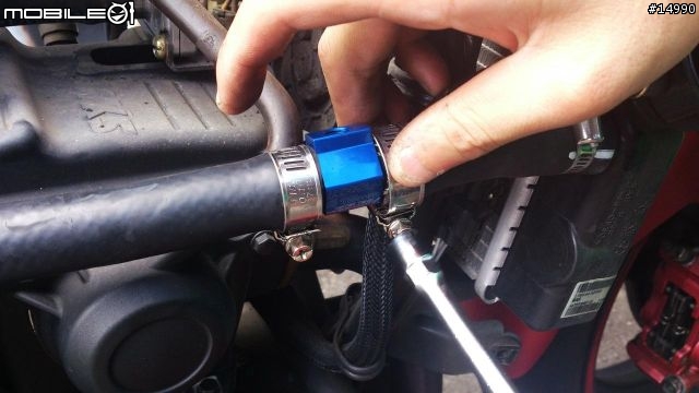 [教學]SYM T2更換水箱水、火星塞、安裝水溫表