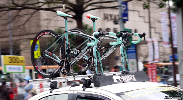 (01看圖) 0310 雨中街賽