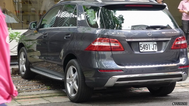 ALL NEW M CLASS ML350 AMG 跑到我家一樓了