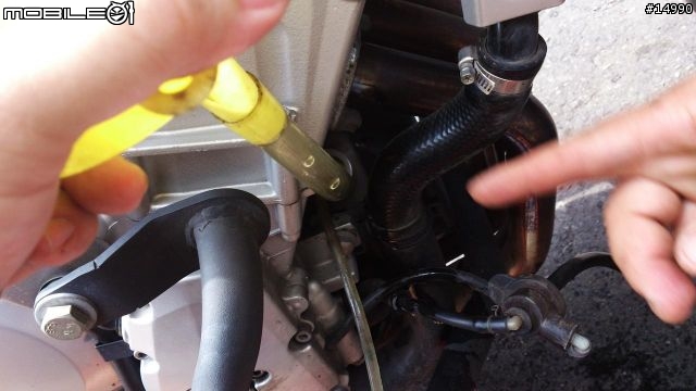 [教學]YAMAHA FZ6S Spec1 更換水箱水，安裝水溫錶、測速器、車充