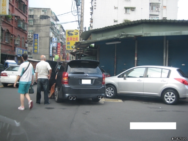 行車小記隨手拍拍:愛車的有品停車人 白色悍馬H2  四出的希望號