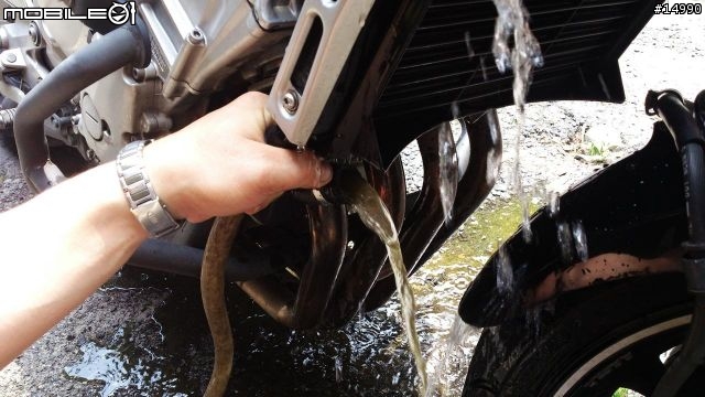 [教學]YAMAHA FZ6S Spec1 更換水箱水，安裝水溫錶、測速器、車充