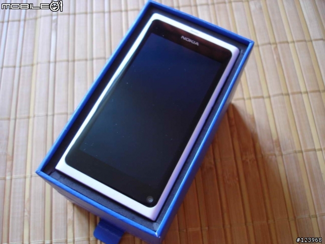 NOKIA N9 白色64G 簡單開箱 5/4 影片更新