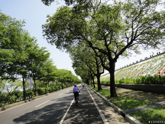苗栗縣台72線快速公路，真正是個飆汗行