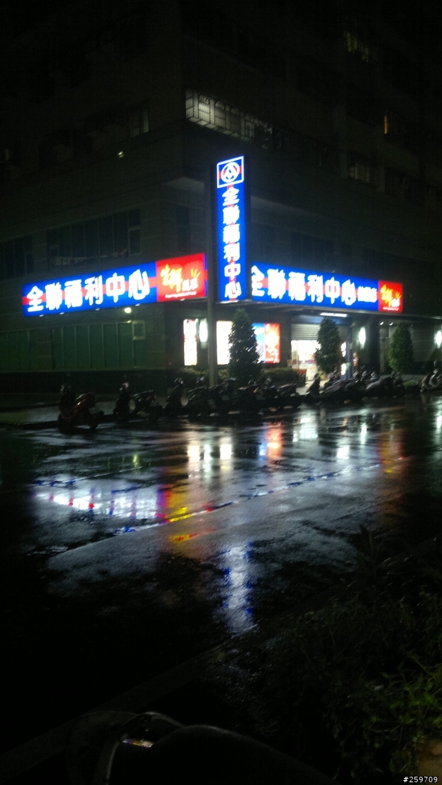 有人想看 ONE X 跟 N8 照相PK嗎? (新增環球室內試拍)