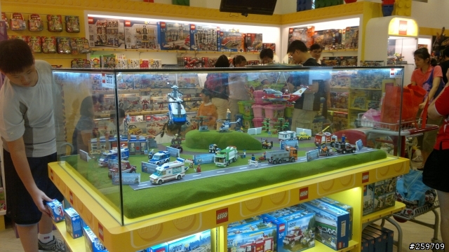 有人想看 ONE X 跟 N8 照相PK嗎? (新增環球室內試拍)