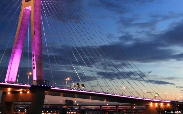 今日新北大橋  5D3 ISO3200 JPG直出