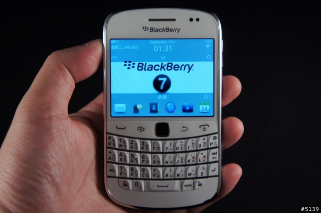 BlackBerry 桌布2張，黑機白機適用，Bold 9900 佳