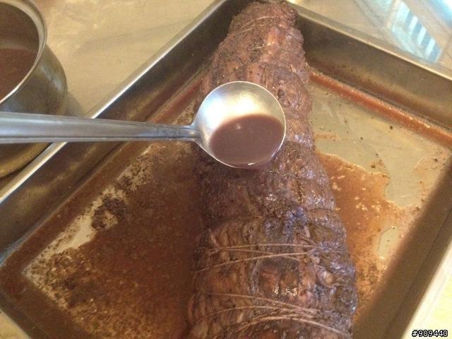 準備明天晚上的大餐，英式烤牛肉