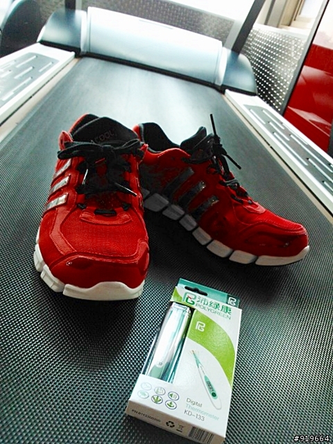 adidas跑鞋試用活動心得分享_Climacool Freshride 簡單溫度測試