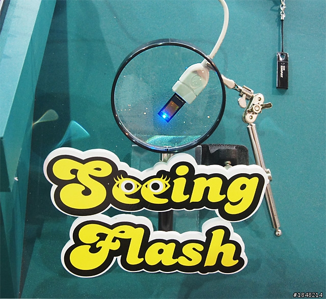 * 足球小子! 迷你USB3.0碟點燈!  *  VERICO KINGMAX 在COMPUTEX 2012 ( 削筆碟 COB碟點燈 )