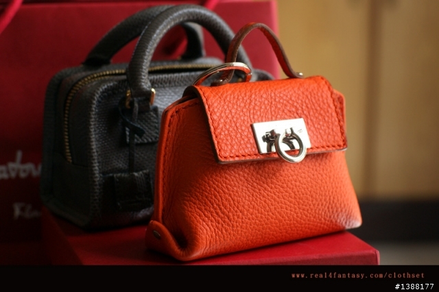 Salvatore Ferragamo 春夏折扣 之 迷你SOFIA零錢包兼購物袋