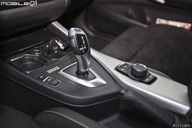 BMW F20 小小開箱文(7/17小小改裝 KW V3 避震器)