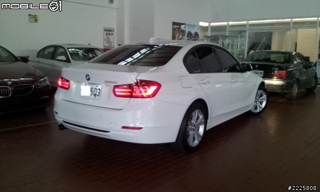 BMW F30 320i 白色  開箱  內裝照片  照不漂亮請見諒