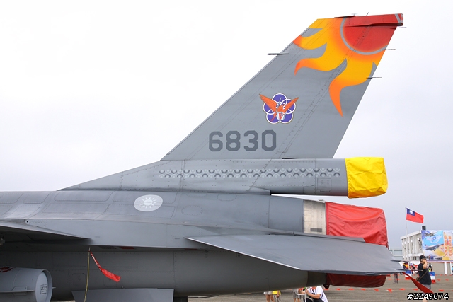 SUV油耗終極挑戰 空軍表演同場加映！