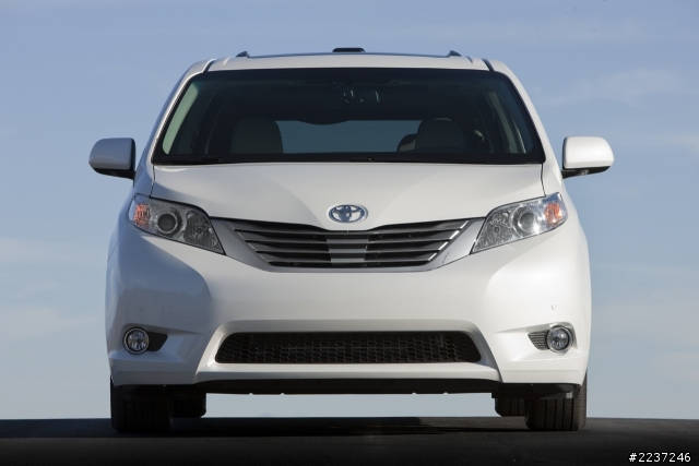 TOYOTA Sienna 休旅車你會買Sienna 2.7還是3.5好？