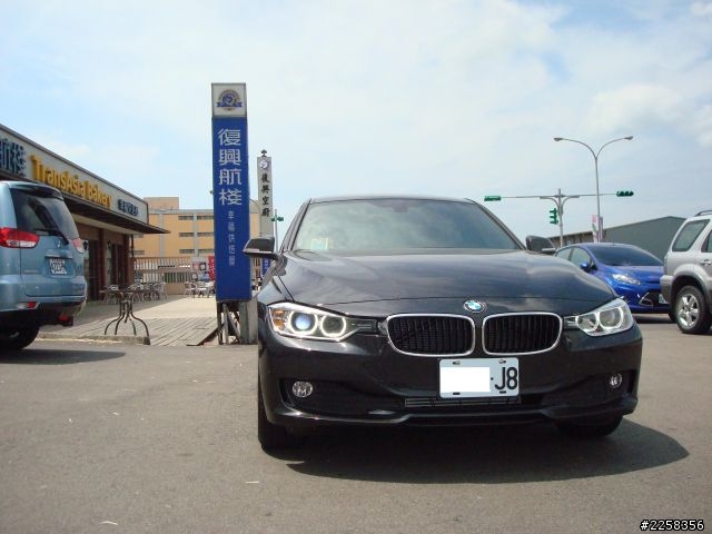 小開箱--F30-318d黑