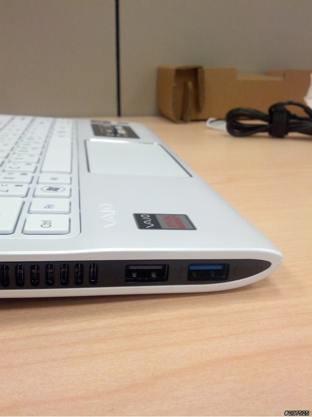 VAIO SVE11116FW/W 雪貝白 小開箱