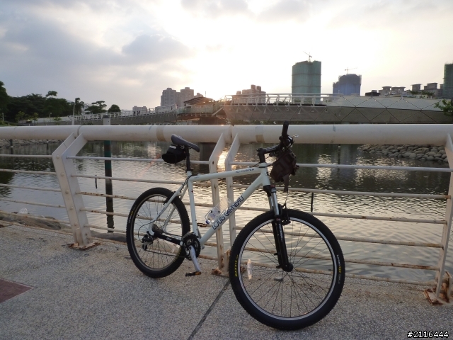 大白LG趴趴走(高雄愛河之心篇)