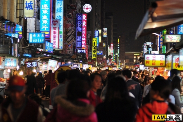[旅遊] 高雄。六合夜市 (誤闖禁地的肥小羊)
