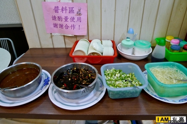 [食記] 鳳山。陳圓餡餅粥 (酸菜白肉鍋~)