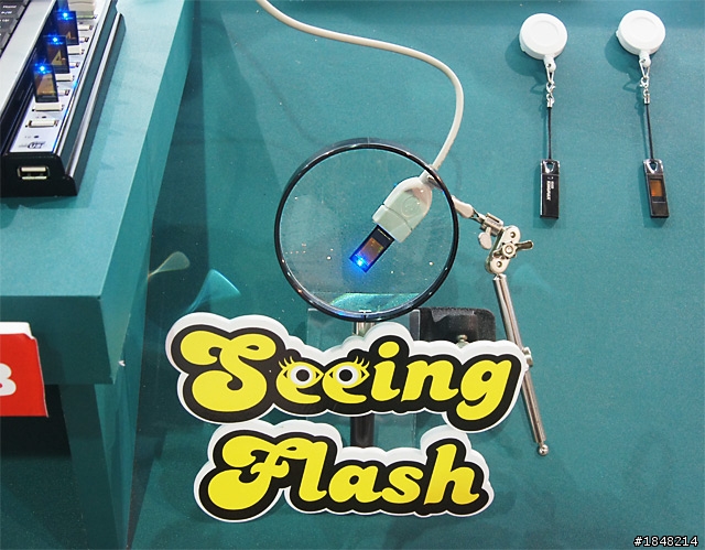 * 足球小子! 迷你USB3.0碟點燈!  *  VERICO KINGMAX 在COMPUTEX 2012 ( 削筆碟 COB碟點燈 )