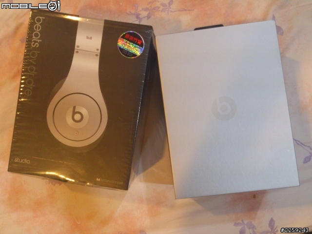 [開箱] Monster Beats Studio by Dr.Dre 質感銀色入手