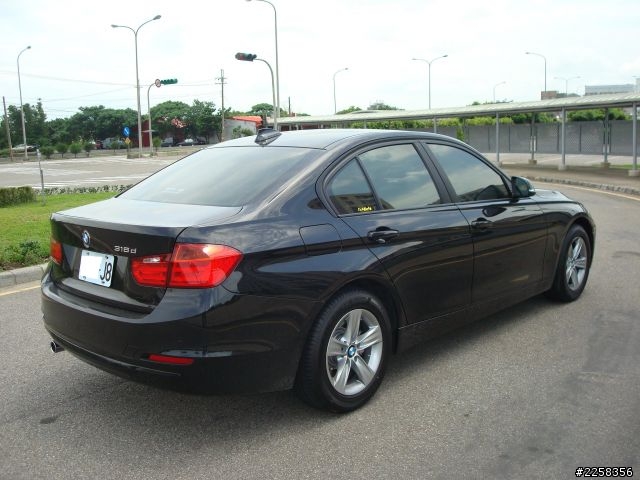 小開箱--F30-318d黑