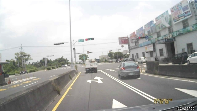 把路讓出來很困難嗎??