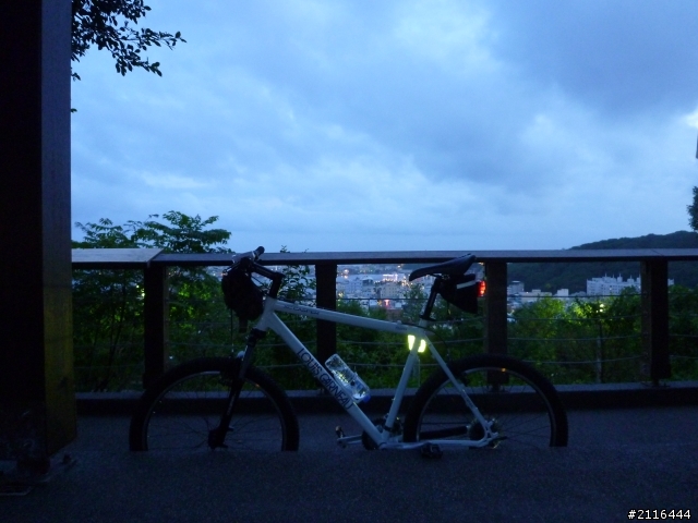 大白LG趴趴走(高雄壽山看夜景篇)