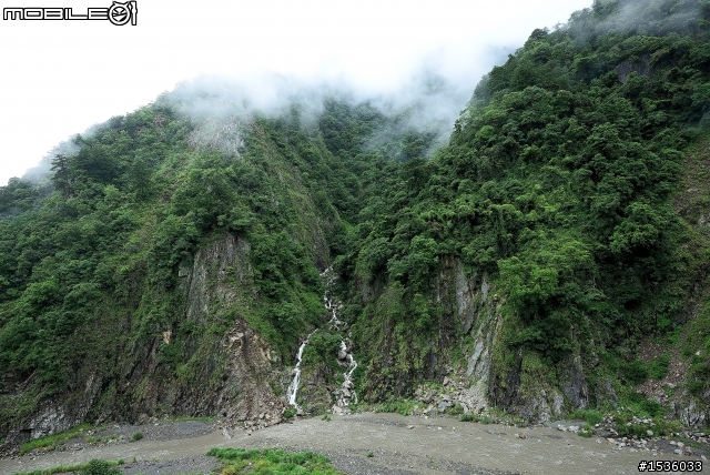 8萬5千公里定保後上山，目睹瀑布憑空出現，大雨時期建議少上山，高速公路行車速度斟酌放慢。