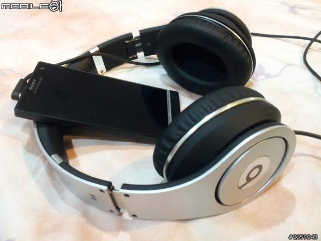 [開箱] Monster Beats Studio by Dr.Dre 質感銀色入手