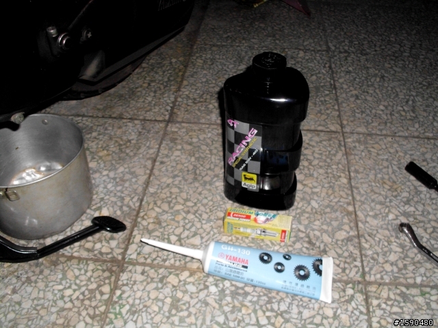 火星塞的螺紋那頭正常是要拆掉的嗎?